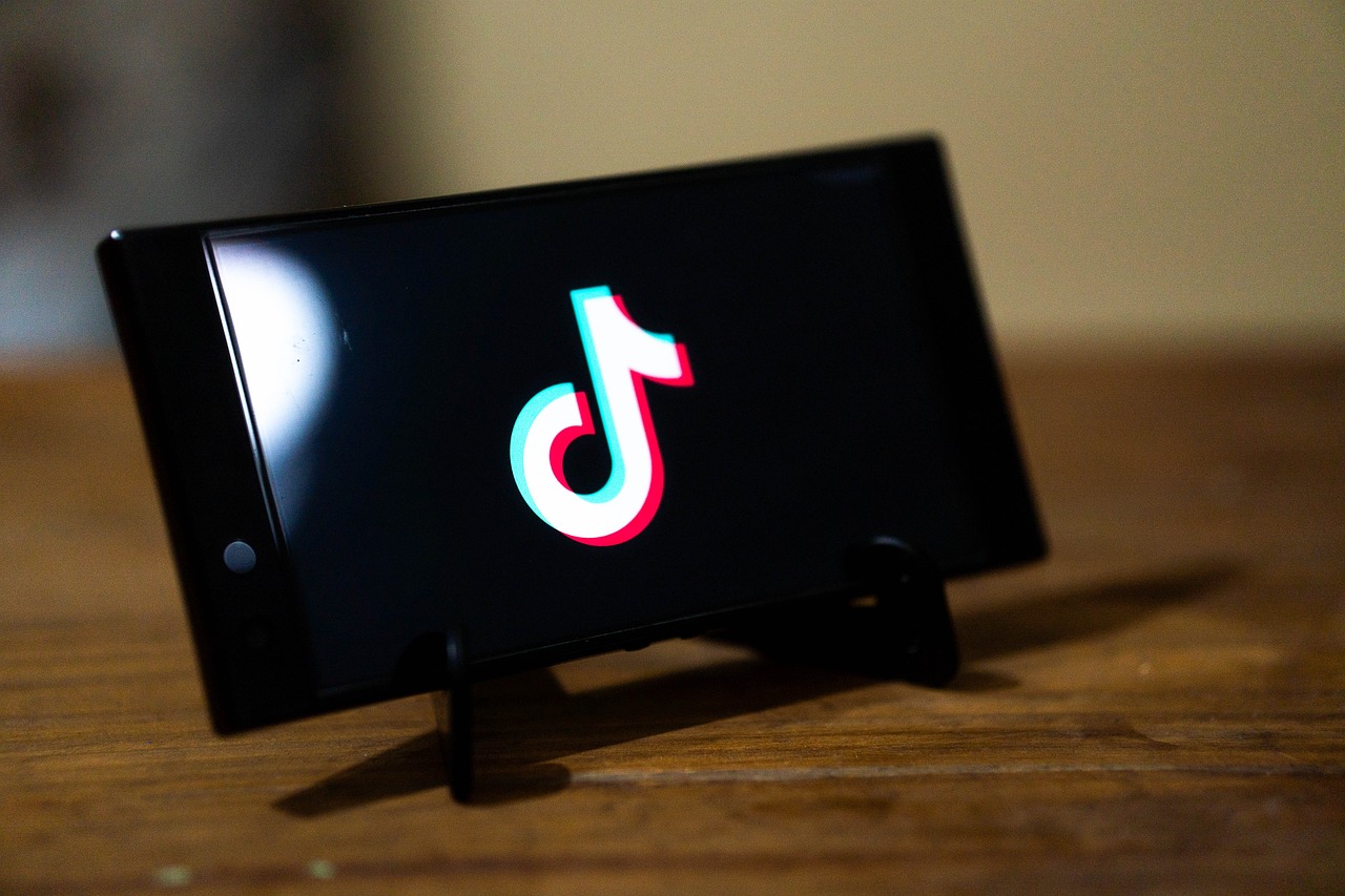 Short-Form Video Domination: Strategies for Driving Sales on TikTok, Reels, and YouTube Shorts